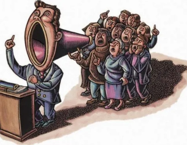 Ağzı megafona dönüşen bir politikacıyı ve onu tekrar eden kalabalığı gösteren karikatür